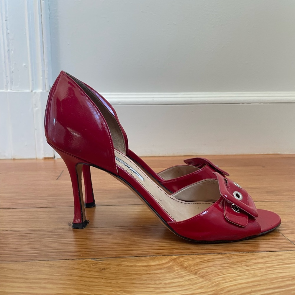 Red kitten heel pump